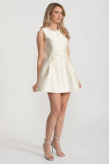 Elegant Fitted Dress With Pearl-Embellished Round Neckline And Bow Waistline Accent - Ivoire