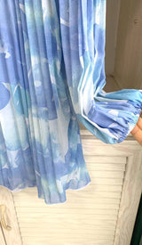 FLORAL PRINT PLEATED MIDI DRESS IN BLUE DRESS styleofcbdress
