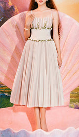 SPLICED FLORAL SLEEVELESS MIDI DRESS IN LIGHT GRAY DRESS STYLE OF CB