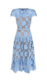 APPLIQUÉD FLORAL LACE MIDI DRESS IN BLUE DRESS STYLE OF CB 